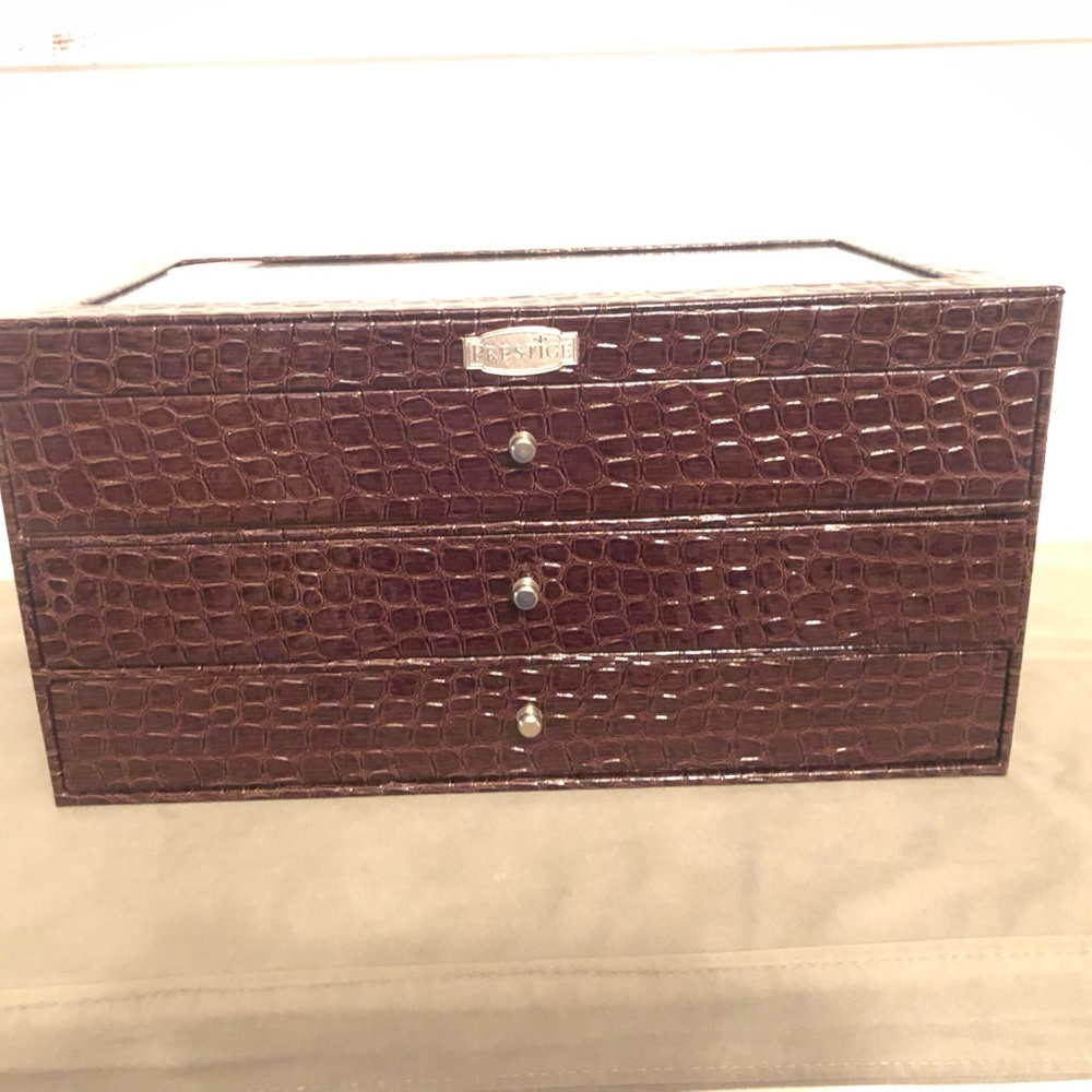 Jewelry box